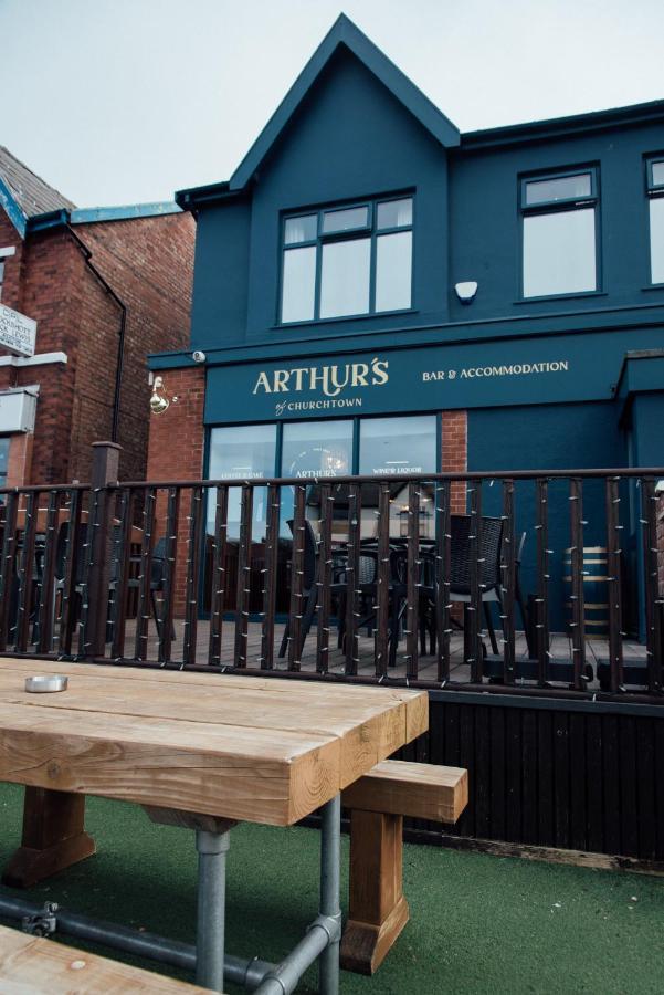 Arthur'S Bar & Accommodation Southport Exterior photo