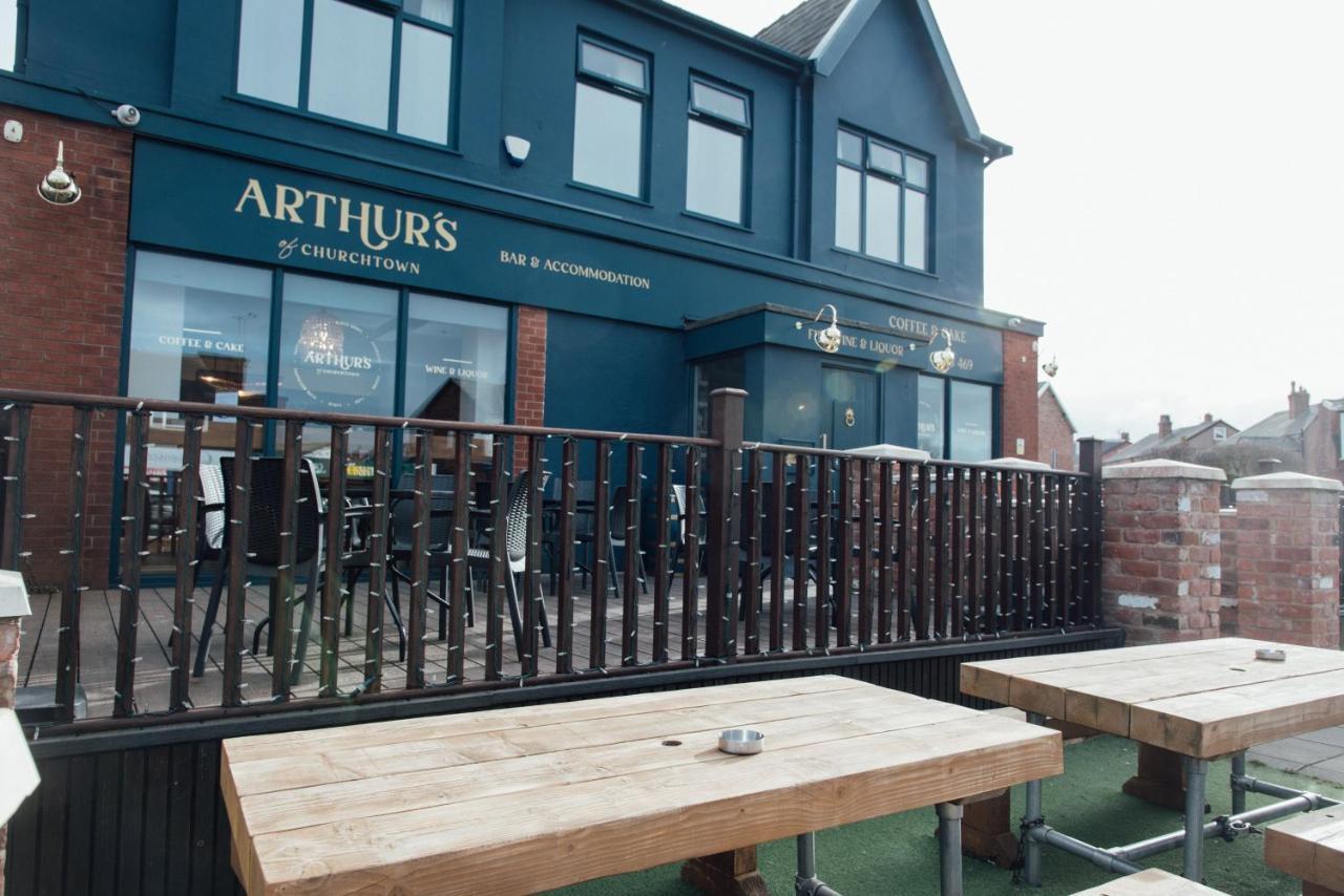 Arthur'S Bar & Accommodation Southport Exterior photo