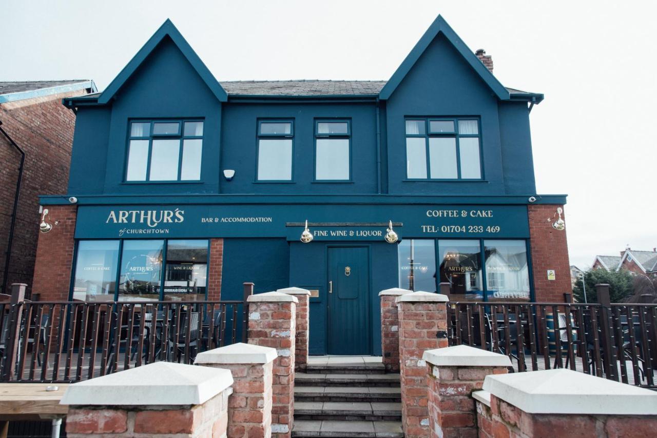 Arthur'S Bar & Accommodation Southport Exterior photo